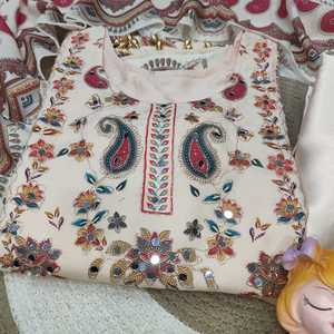 ชุดสัลวาร์ คามีซ ผ้ามัสลินโพลีเอสเตอร์สำเร็จรูป 3 ชิ้น ลายดอกไม้สดใส ชุดอานาร์กาลี กุรตา พร้อมกางเกงขายาว ชุดเดรสยาวสำหรับงานปาร์ตี้ - Product Image 1