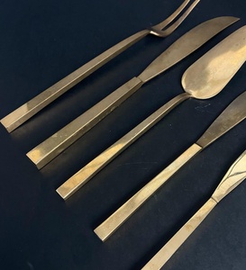 Juego de Cubiertos Minimalistas de Latón con Acabado Mate, Resistentes al Óxido, para Bodas, con Mango Metálico - Product Image 4
