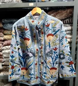 เสื้อแจ็คเก็ตกำมะหยี่ปักลายดอกไม้แบบซูซานี เย็บมือ ลวดลายดอกไม้ สไตล์ลำลอง สำหรับงานปาร์ตี้หรือใช้ในชีวิตประจำวัน - Product Image 2