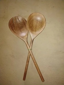 Juego de 2 utensilios de madera de acacia para servir ensaladas, diseño moderno, precio de fábrica al por mayor. - Product Image 3