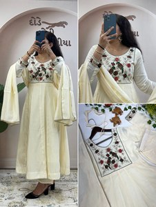 VISHNU K DESIGNS Ensemble Anarkali pur en soie Chanderi, broderie et travail manuel, style moderne, séchage rapide, longueur cheville, avec bas et dupatta - Product Image 3