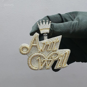 จี้ห้อยคอรูปมงกุฎกษัตริย์ประดับเพชรโมอิสซาไนต์แบบสั่งทำพิเศษสไตล์ฮิปฮอปสุดหรู พร้อมตัวอักษรชื่อตามสั่ง  ทำจากเงินแท้ 925 ชุบโรเดียม/ทอง - Product Image 1