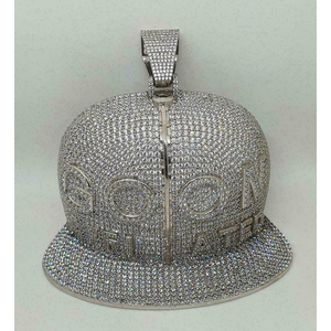 Colgante de Gorra con Diamantes de Imitación de Alta Calidad Personalizado, Joyería Hip Hop Unisex en Venta - Product Image 3