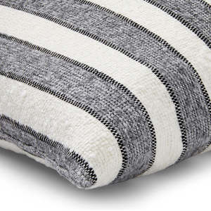 Funda de cojín Chalet 084, diseño elegante para decoración del hogar - Product Image 3