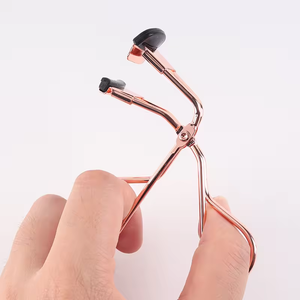 Recourbe-cils en acier inoxydable durable pour cils supérieurs/inférieurs, design portable à clip large pour un coiffage durable - Product Image 5