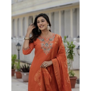 Ensemble élégant pour femmes, Kurti, pantalon et dupatta droits - Product Image 2