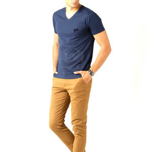 T-shirt col V pour homme, 100 % coton, imprimé sur mesure, coupe ample, matière légère et résistante, idéal pour l'été. - Product Image 6