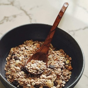 Cuillère en bois écologique, cuillère de cuisine naturelle pour la maison, les restaurants et la restauration, disponible à la vente - Product Image 2