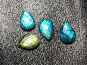 Lot de pierres de labradorite facettées en forme de goutte, 13x18mm, dos plat, cabochons polis, couleurs mélangées, pour la création de bijoux et l'artisanat - Product Image 3