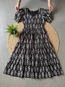 Vestido Maxi de Algodón Suave para Celebraciones, Elegante Vestido Maxi de Algodón con Vuelo, Vestido Festivo de Algodón, Perfecto para Reuniones Familiares - Product Image 4