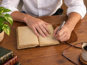 Diario de Tapa Dura de Cuero Genuino Hecho a Mano, Encuadernación Cosida a Mano, Libre de Ácidos y Químicos, Cuaderno de Viaje Rústico con Llave Antigua - Product Image 4
