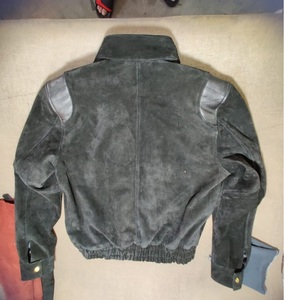 Manteau d'hiver pour homme personnalisé en daim noir, coupe-vent, matelassé, avec écusson d'épaule, ourlet côtelé, coupe ajustée, style motard, doublure en coton, vente en gros - Product Image 4