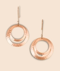 Boucles d'oreilles créoles de luxe personnalisées en laiton à double perforation avec pampilles, plaquées or 18 carats, modèle bijoux de mode - Product Image 2