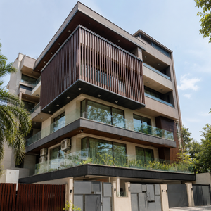 Revêtement mural extérieur moderne en WPC, lames verticales, design d'élévation de balcon pour la décoration de villas et de maisons - Product Image 1