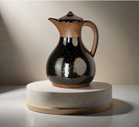 Carafe à thé moderne en métal avec finition texturée, résistante à la chaleur, pour servir des boissons chaudes, idéale pour les ensembles café et thé