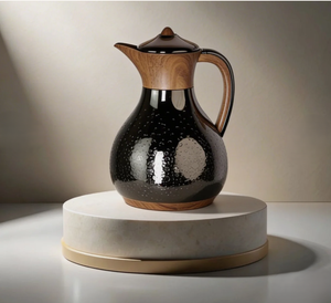 Jarra de Té Moderna de Metal con Acabado Texturizado, Resistente al Calor, para Servir Bebidas Calientes como Café y Té - Product Image 6
