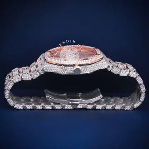 Splendide montre de luxe pour homme avec mouvement à quartz ETA, boîtier argenté en moissanite de 28 mm, cadran analogique en cristal de saphir et fermoir dissimulé - Product Image 3