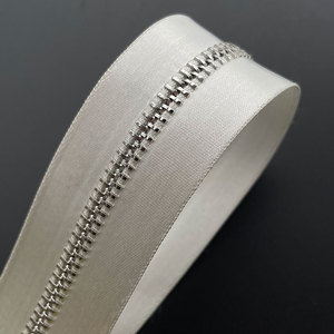 Fermetures éclair en cuivre écologiques de haute qualité, ruban satiné au toucher lisse pour sacs et vêtements - Product Image 3