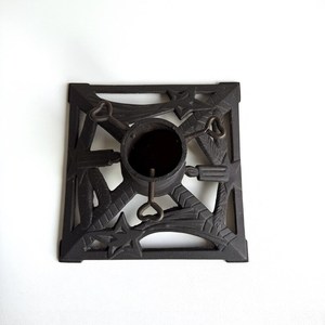 ขาตั้งต้นคริสต์มาสแบบวินเทจ เหล็กหล่อ สีดำ ดอกโป๊ยเซียน 50 ปี ยุค 60 กลางศตวรรษ - Product Image 1