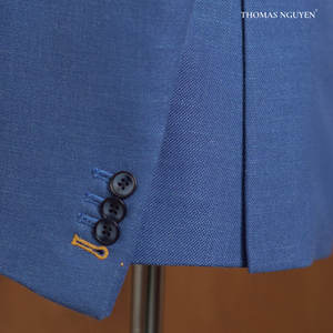 Un élégant costume deux pièces pour homme en bleu plage, comprenant une veste et un pantalon de coupe maîtrisée de la collection Nature Colors. - Product Image 5