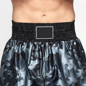Shorts légers gris camouflage avec une large ceinture élastique pour un entraînement sans contraintes, des séances de sport et des tenues actives. - Product Image 5