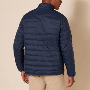 Veste matelassée légère bleu marine pour homme avec fermeture éclair intégrale et capuche, style superposé, idéale pour le froid et les tenues décontractées - Product Image 4