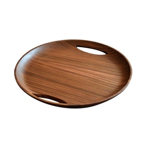 Plateau de service en bois fini à la main, avec une structure robuste, un aspect élégant et une utilisation polyvalente pour les réceptions et les repas. - Product Image 3