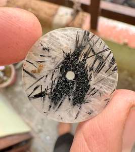 Cadran de montre en quartz rutilé noir naturel, quartz unique pour la fabrication de montres - Product Image 2