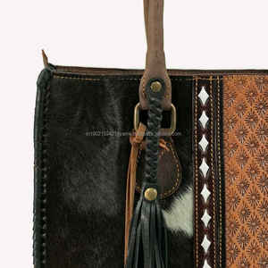 Sac bandoulière en cuir de vachette fait main avec franges style cowgirl - Product Image 5