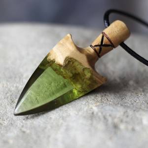 Collar con Colgante de Madera y Resina Hecho a Mano |   Joyería de Resina de Madera Natural, Diseño Personalizado, Regalo para San Valentín - Product Image 2