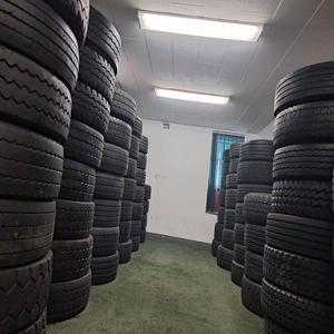 Achetez des pneus de camion 315/80R22.5 de qualité supérieure, robustes et durables, livraison rapide, options de vente en gros - Product Image 1