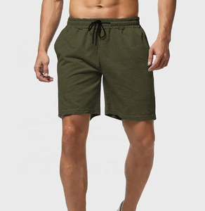 Shorts gris en polyester pour homme avec cordon de serrage, couleur unie, style décontracté, logo frontal, taille mi-haute, tissu respirant à motif, séchage rapide - Product Image 5