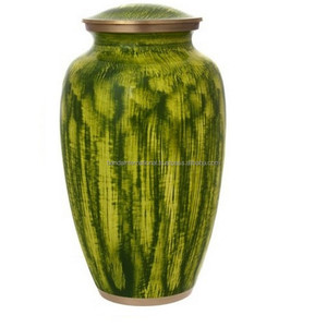 Urnes funéraires en laiton classiques et de haute qualité avec design de fleurs couleur or et noir fini pour les cendres humaines - Product Image 5