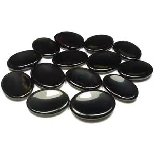 Pierres de méditation et de guérison en obsidienne noire naturelle en gros, pierres de Feng Shui ovales sculptées à la main pour le pouce et la paume, petites pierres sculptées à la main pour la méditation et la guérison. - Product Image 5