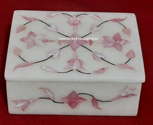 Boîte à bijoux rectangulaire en marbre blanc avec incrustations de fleurs faites à la main et de nacre rose, idéale pour Thanksgiving - Product Image 6