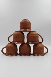 Mug en terre cuite marron artisanal, design rustique en relief, compatible micro-ondes et lave-vaisselle, vaisselle réutilisable pour la maison et l'hôtel - Product Image 1
