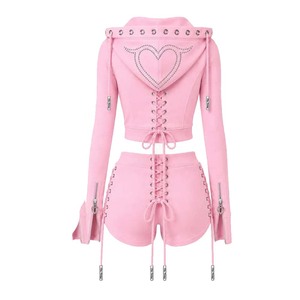 Conjunto de Top Corto con Capucha y Pantalones Cortos para Hombre, Diseño de Corazón con Pedrería y Cordones, Tejido de Poliéster para Invierno, Estilo Urbano - Product Image 4