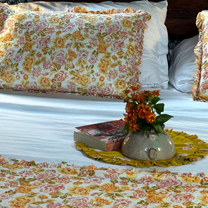 Cubrecama Decorativo de Alta Calidad en Blanco, Naranja y Amarillo para Hoteles y Apartamentos, Disponible a Precio de Exportación - Product Image 2