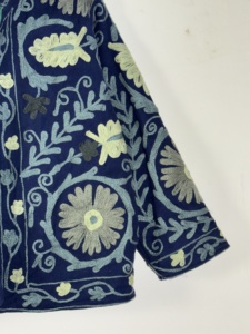 Giacca Blu Scuro Ricamata Stile Suzani |   Cotone |   Cappotto in Stile Suzani |   Top Boho Indigo con Apertura Frontale - Product Image 2