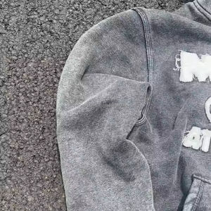 Sudadera con capucha lavada con ácido de algodón pesado para hombre con logotipo personalizado, parche desgastado, bordado, ganchillo, ropa de calle de invierno, patrón estampado - Product Image 4