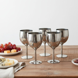 Gobelet décoratif en métal avec finition argentée lisse, tasse classique pour la décoration de la maison et la restauration, vente en gros - Product Image 3