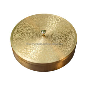 Boîte à épices en laiton très populaire avec couvercle gravé de motifs floraux et 7 contenants, rangement moderne et écologique pour épices et herbes, logo personnalisé - Product Image 1