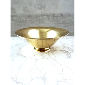 Le bol de service en laiton transforme votre table en une expérience culinaire royale. La beauté du laiton repose dans sa riche chaleur dorée. - Product Image 1