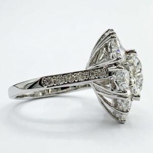 Anillo de Compromiso con Diamante Cultivado en Laboratorio en Forma de Corazón de 6.28 CTW, Certificado por IGI, Oro Blanco Sólido de 9K, Banda de Halo Tipo Cóctel - Product Image 2