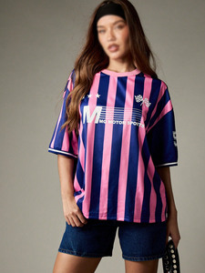 Maillot de football américain de haute qualité avec impression par sublimation, logo personnalisé, haut en maille rayé respirant, chemise oversize tendance hip-hop - Product Image 4