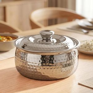 Casserole en acier inoxydable avec couvercle, 24 cm, design martelé, durable, compatible gaz et induction, lavage à la main uniquement - Product Image 1