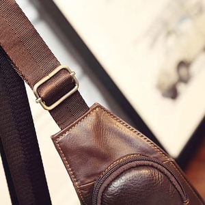 Bolso de Pecho de Cuero Genuino de Moda para Hombre y Mujer - Resistente al Agua, Duradero y Cómodo para Uso Diario - Product Image 3