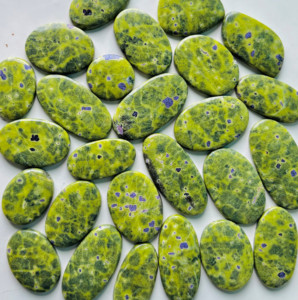 Piedras preciosas de Stichtite de cristal sueltas de grado AAA 100% Natural suave pulido parte posterior plana Atlantisite cabujón increíbles piedras preciosas sueltas - Product Image 3