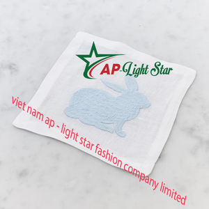 Serviettes de cocktail brodées de produits chauds frais du Vietnam pour les fêtes - Product Image 1