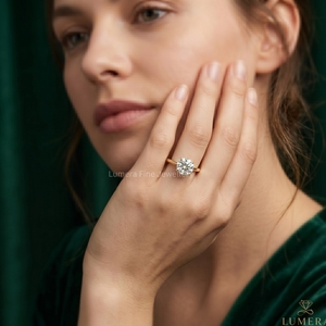 Anillo de Compromiso Solitario con Diamante de Corte Brillante Redondo en Oro Amarillo para Mujer, Joyería Fina Clásica Lumera - Product Image 6
